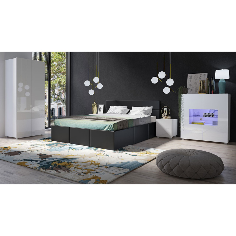 Spálňová zostava s LED modrým osvetlením a s posteľou 160x200 cm CHEMUNG - biela / lesklá biela / čierna ekokoža
