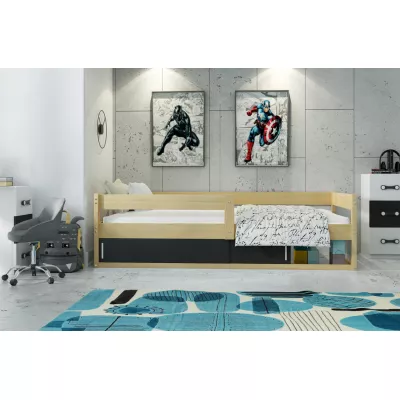 Detská posteľ 80x160 ZIXI s matracom a dvierkami - borovica