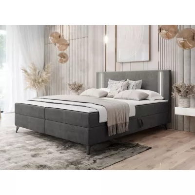 Americká manželská posteľ 180x200 s LED osvetlením FIDOREA - šedá + topper ZDARMA