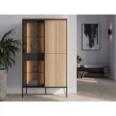 Vysoká presklená komoda s dvierkami a šuplíkom ANACORTES - dub + LED osvetlenie ZDARMA