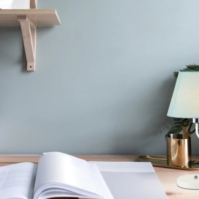 Stolná moderná lampa LUMINOR - 1xE14, 60W, modrá/biela