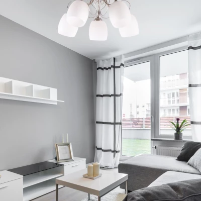 Prisadený päťramenný luster AMBA - 5xE27, 40W, chrómovaný / biely