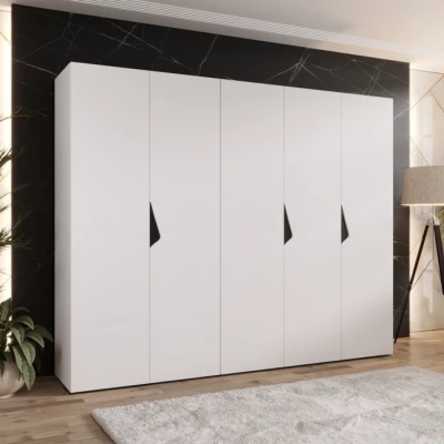 Široká šatníková skriňa 250 cm AMARIS 1 - biela / čierne úchyty