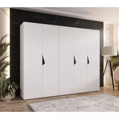 Široká šatníková skriňa 250 cm AMARIS 1 - biela / čierne úchyty