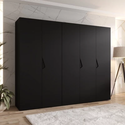 Široká šatníková skriňa 250 cm AMARIS 1 - čierna / čierne úchyty