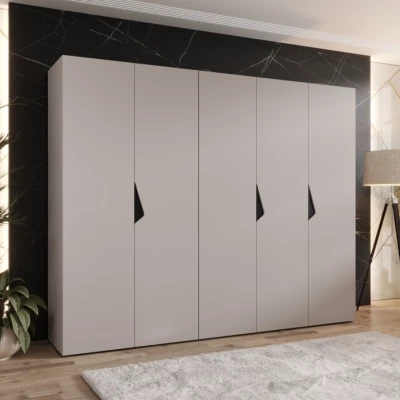 Široká šatníková skriňa 250 cm AMARIS 1 - kašmír / čierne úchyty