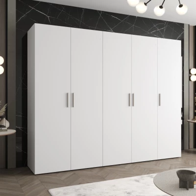 Priestranná šatníková skriňa HELMA 1 250 cm - biela / strieborné úchyty