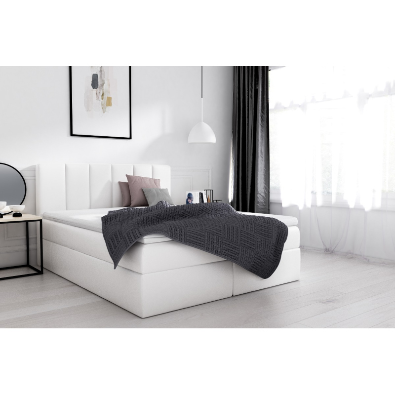 Extravagantná čalúnená posteľ Sven s úložným priestorom biela eko koža 140 x 200 + topper