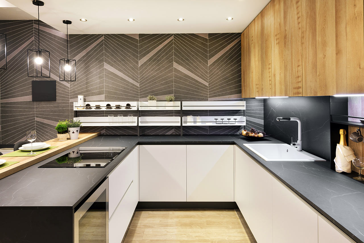 Geometrická tapeta podporí moderný vzhľad kuchyne