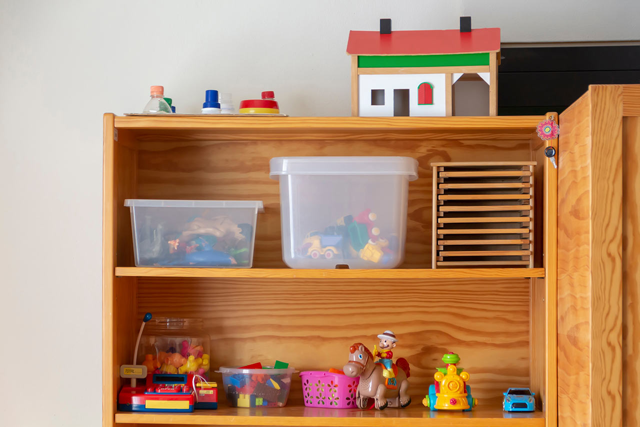 Úložný priestor na hračky vykúzlite aj s tým, čo máte doma. Stačí sa zamyslieť, ako na to
