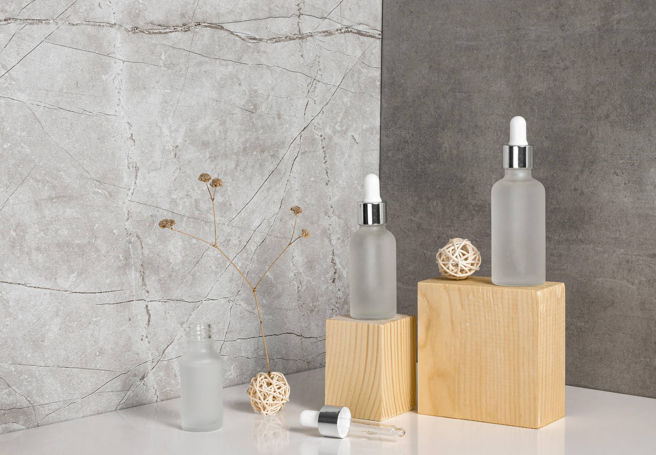 Pridajte do interiéru prírodné materiály. (Designed by Freepik)